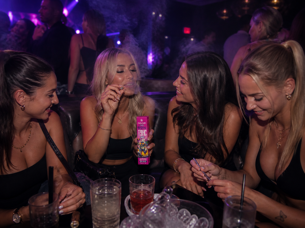 UGC Frauen im Club